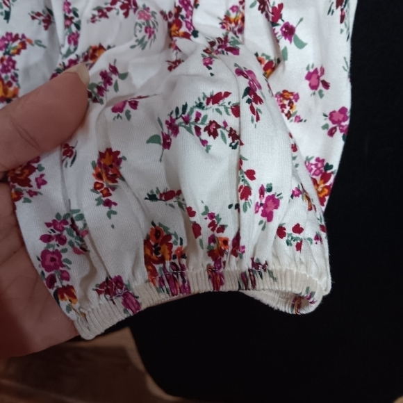 Old Navy white floral long sleeve blouse with a tie at neck area - Picture 2 of 6